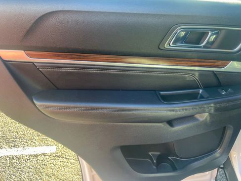 Used 2018 Ford Explorer Limited AWD/4WD image 15
