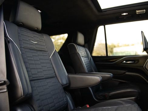 Used 2023 Cadillac Escalade Sport Platinum image 36