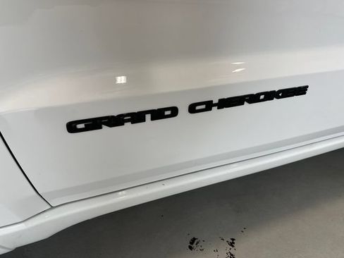 Used 2017 Jeep Grand Cherokee Altitude AWD/4WD image 34