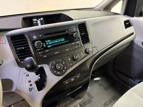 Used 2011 Toyota Sienna LE FWD image 11