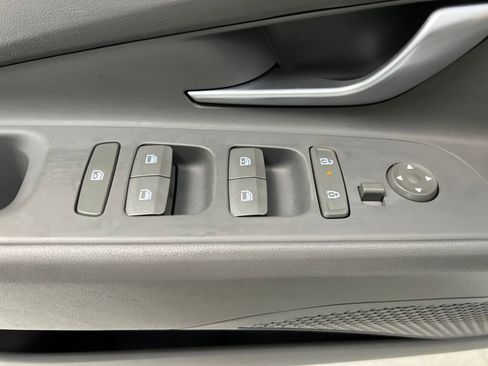 Used 2024 Hyundai Elantra SEL image 12