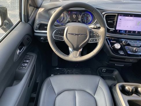 New 2026 Chrysler Pacifica Select image 38