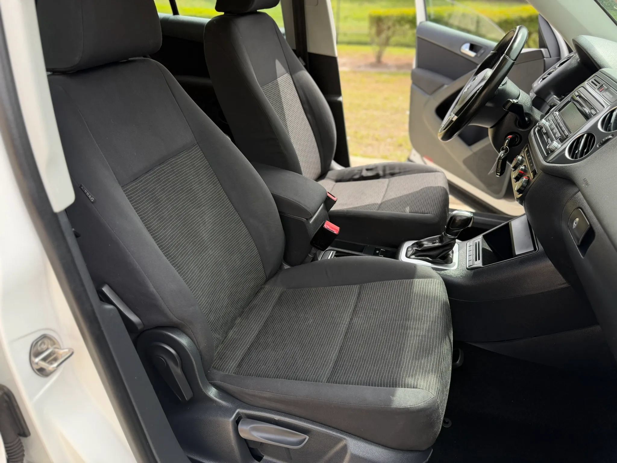 Used 2014 Volkswagen Tiguan S FWD image 30