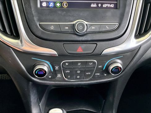 Used 2021 Chevrolet Equinox LT image 33