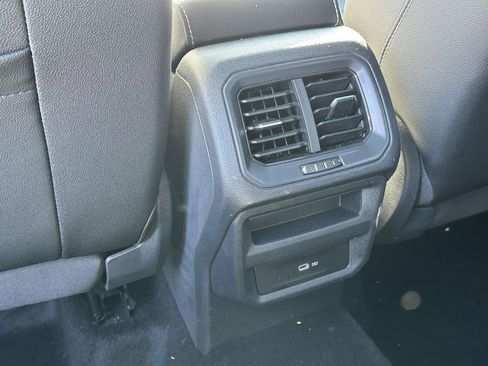 Used 2022 Volkswagen Taos SE w/ Panoramic Sunroof Package image 15