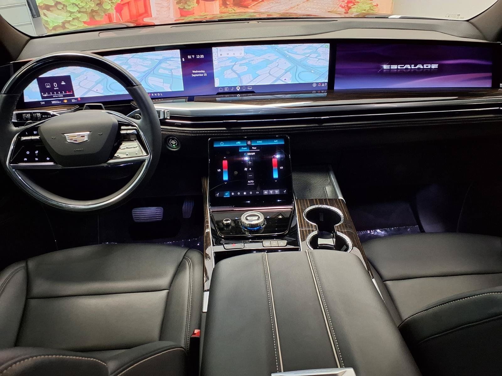 Used 2025 Cadillac Escalade Luxury RWD image 16
