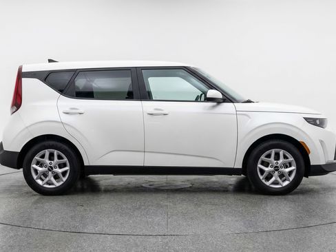 Used 2025 Kia Soul LX w/ LX Technology Package image 11