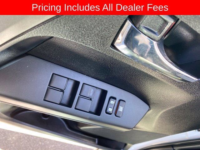 Used 2017 Toyota RAV4 XLE AWD/4WD image 6