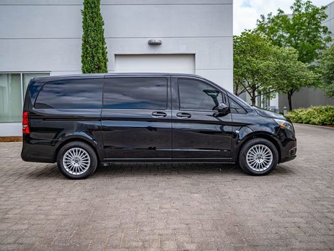 Used 2023 Mercedes-Benz Metris Passenger image 4