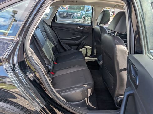 Used 2020 Volkswagen Jetta SE w/ SE Cold Weather Package image 12