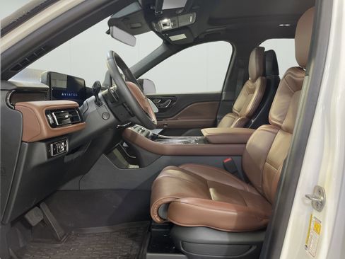 Used 2026 Lincoln Aviator Reserve AWD/4WD image 9