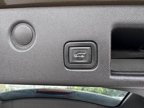 Used 2023 Chevrolet Equinox LT FWD image 11