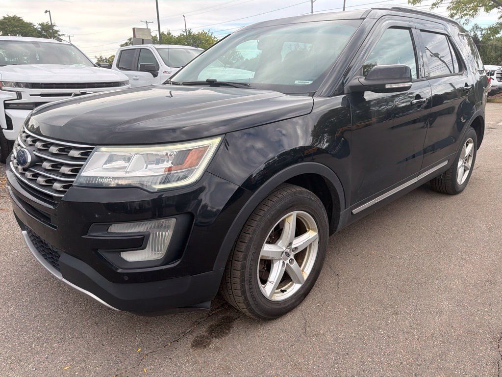Used 2016 Ford Explorer XLT w/ Equipment Group 202A AWD/4WD image 1