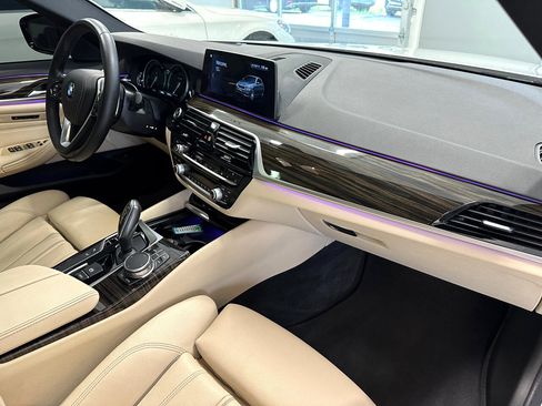 Used 2018 BMW 530i w/ Premium Package image 24