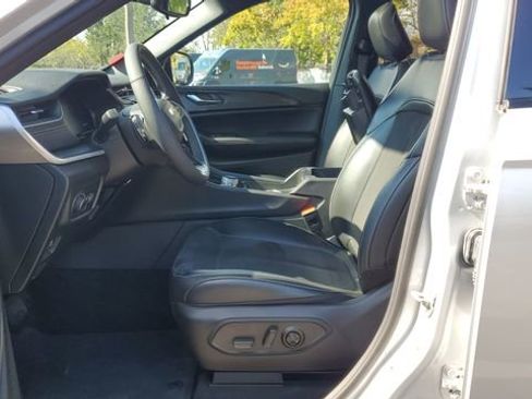 Certified 2024 Jeep Grand Cherokee Altitude image 7