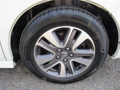 Used 2016 Honda Odyssey Touring Elite image 16