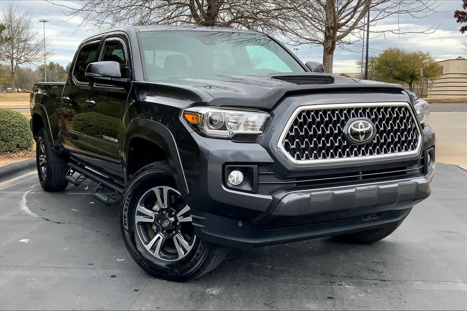 Used 2019 Toyota Tacoma TRD Sport w/ TRD Premium Sport Package RWD image 3