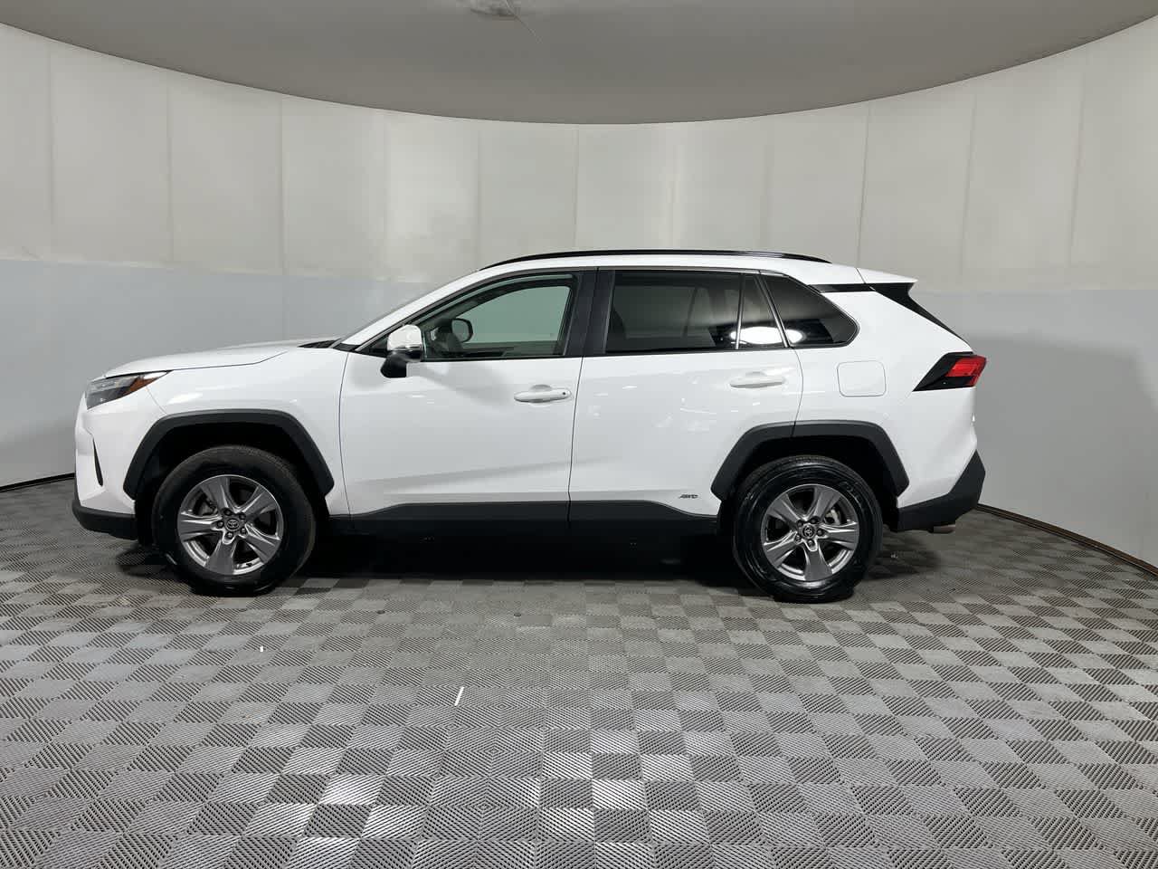 Used 2025 Toyota RAV4 XLE AWD/4WD image 5