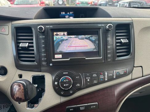 Used 2011 Toyota Sienna XLE image 15