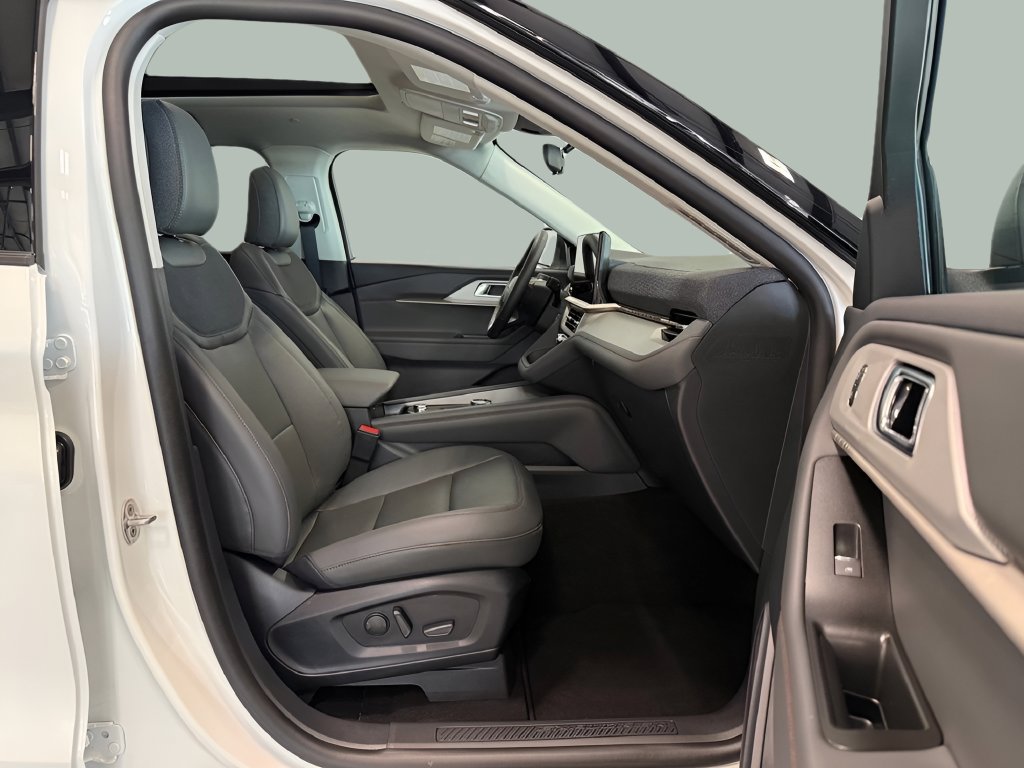 New 2026 Ford Explorer Active w/ Active Comfort Package AWD/4WD image 34