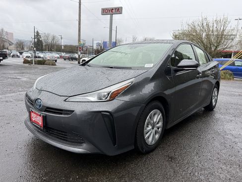 Used 2019 Toyota Prius L Eco w/ Carpet Mat Package image 4