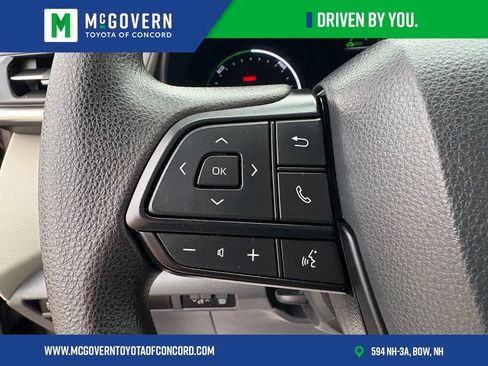 Used 2023 Toyota Sienna LE AWD/4WD image 19