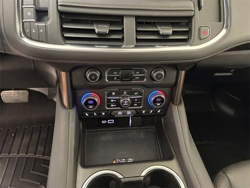 Used 2024 Chevrolet Suburban High Country w/ Premium Package image 21