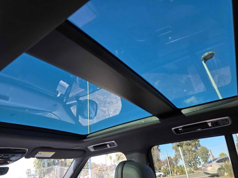 New 2025 Land Rover Range Rover SE image 21