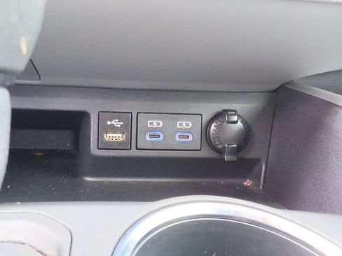 Used 2022 Toyota Highlander XLE FWD image 27