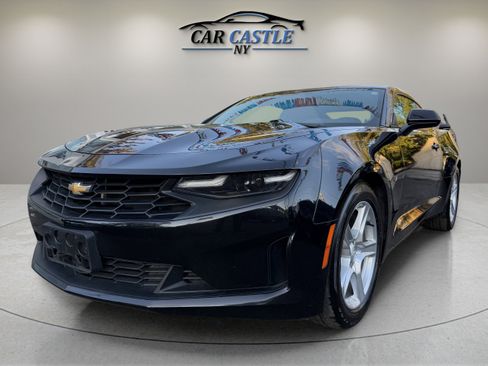 Used 2023 Chevrolet Camaro LT image 2