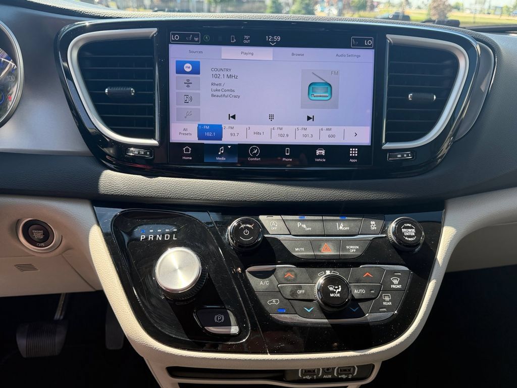 Used 2023 Chrysler Pacifica Touring-L FWD image 35