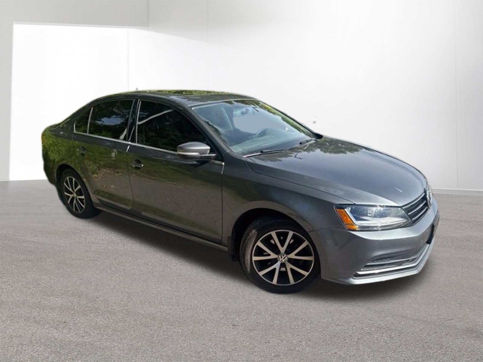 Used 2017 Volkswagen Jetta SE FWD image 2