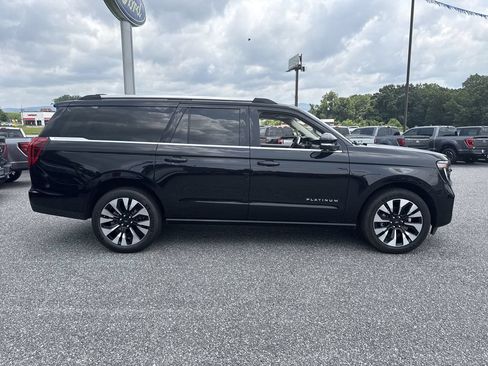 Used 2025 Ford Expedition Max Platinum w/ Driver's Package AWD/4WD image 8