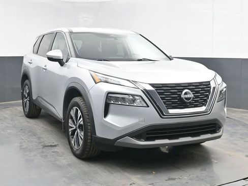 Used 2022 Nissan Rogue SV FWD image 2