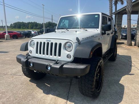 Used 2018 Jeep Wrangler Unlimited Rubicon w/ Connectivity Group image 12