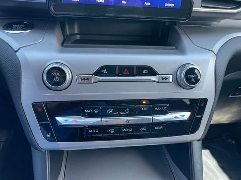 Used 2023 Ford Explorer XLT w/ Equipment Group 202A AWD/4WD image 12