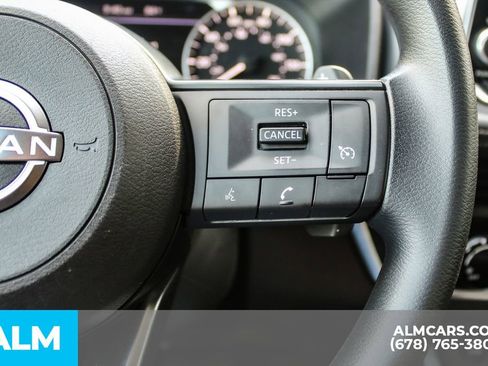 Used 2024 Nissan Rogue S FWD image 27