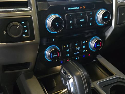 Used 2015 Ford F150 Lariat w/ Equipment Group 502A Luxury AWD/4WD image 25