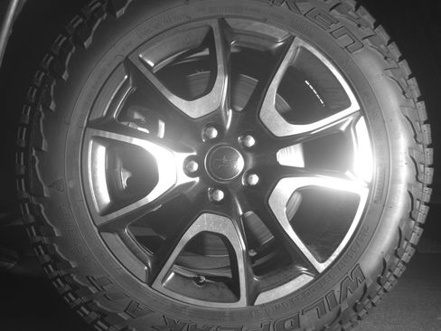 Used 2025 Jeep Compass Trailhawk AWD/4WD image 12