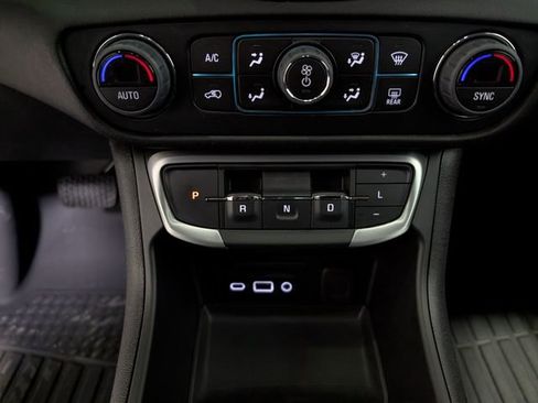 Used 2024 GMC Terrain SLT w/ Elevation Edition AWD/4WD image 21
