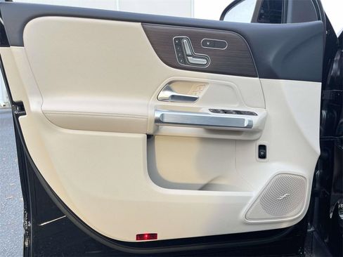 New 2026 Mercedes-Benz GLB 250 4MATIC image 10