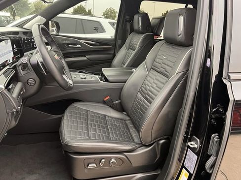 Used 2024 Cadillac Escalade V w/ LPO, ONYX Package image 26