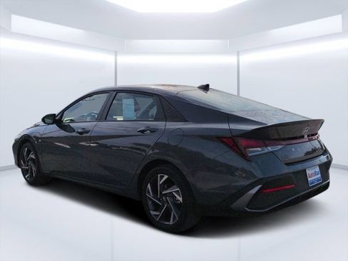 Used 2025 Hyundai Elantra Sport FWD image 5