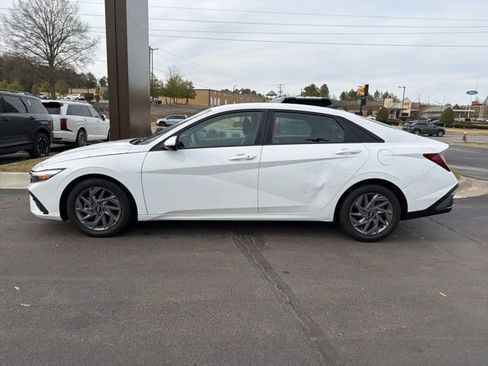 Certified 2024 Hyundai Elantra SEL image 4