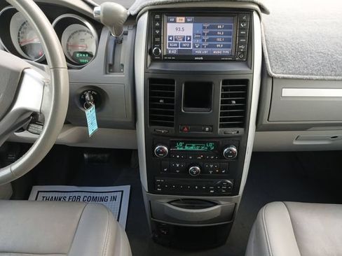 Used 2008 Dodge Grand Caravan SXT w/ Entertainment Group 2 FWD image 3
