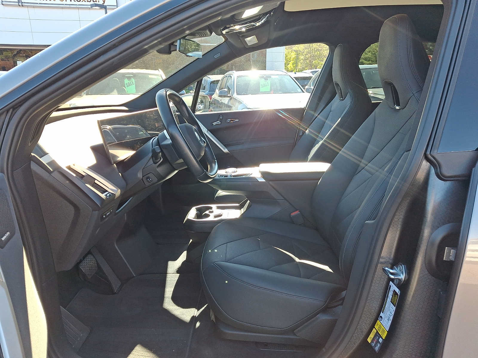 Used 2024 BMW iX xDrive50 w/ Premium Package AWD/4WD image 14