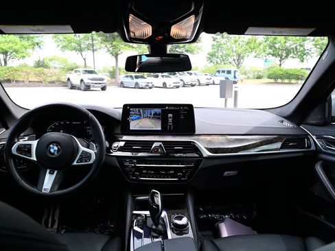 Used 2021 BMW M550i xDrive w/ Executive Package AWD/4WD image 44