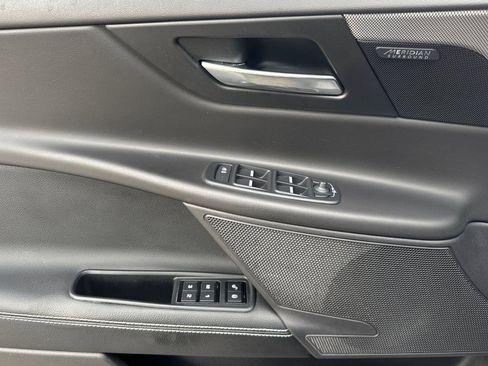 Used 2018 Jaguar XE S RWD image 11