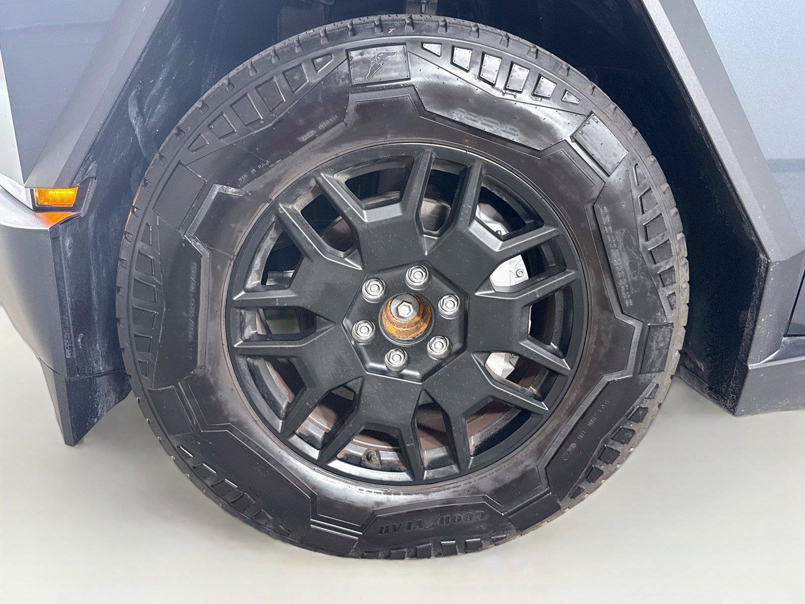 Used 2024 Tesla Cybertruck AWD Crew Cab image 16