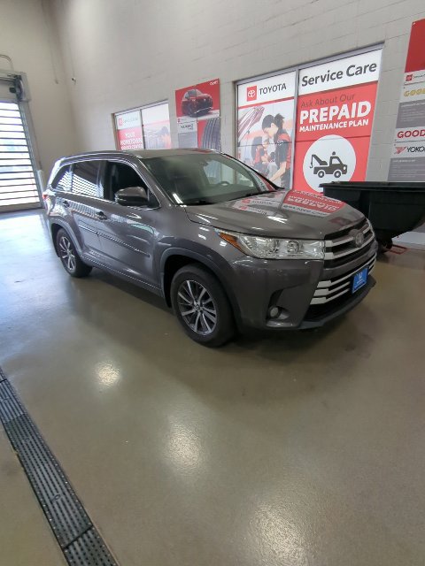 Used 2017 Toyota Highlander XLE AWD/4WD image 7
